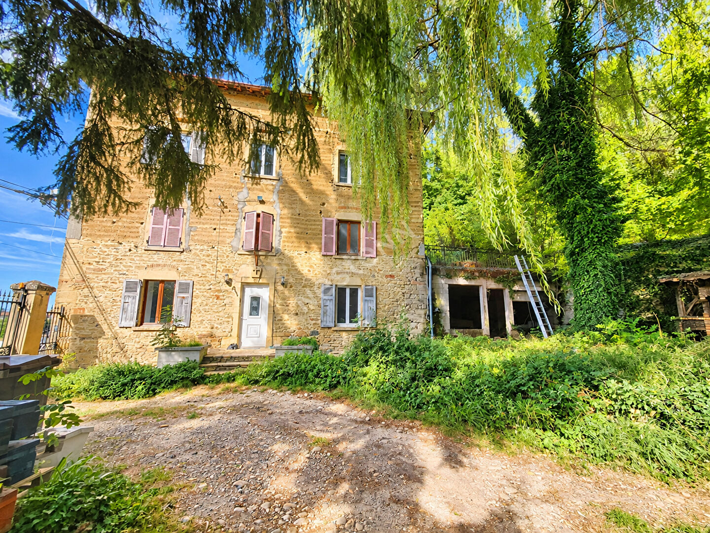 Maison 8 pièces 242 m² · à Charantonnay · 242 m² · 335 000 €