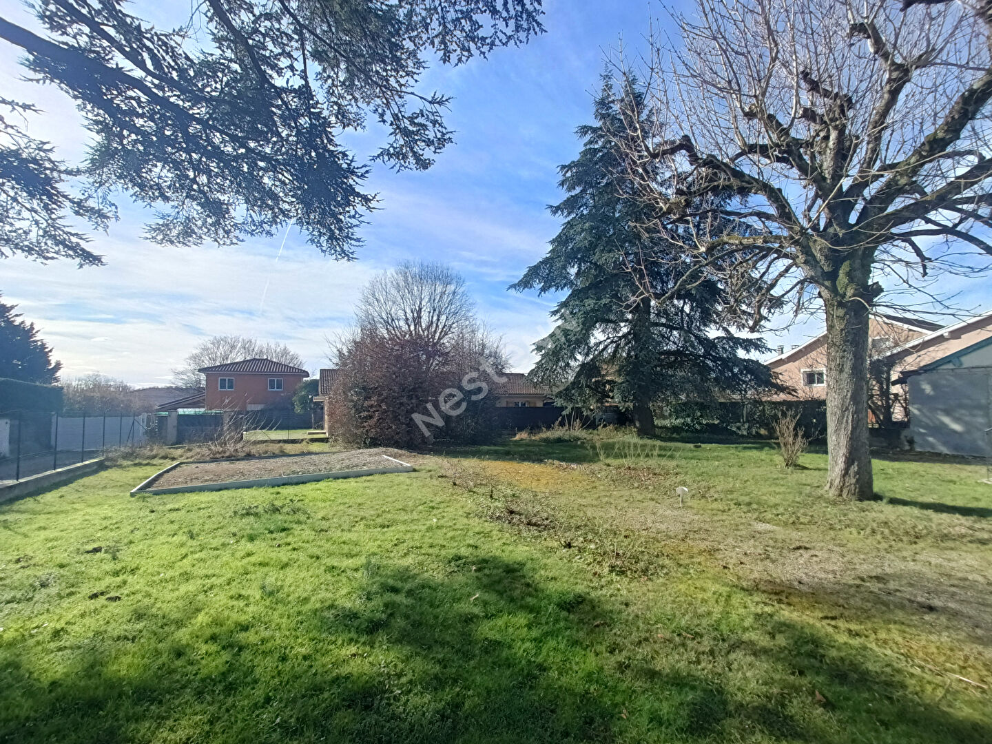 Terrain plat de 707 m² au calme et centre village · à Saint-Georges-d'Espéranche · 141 000 €