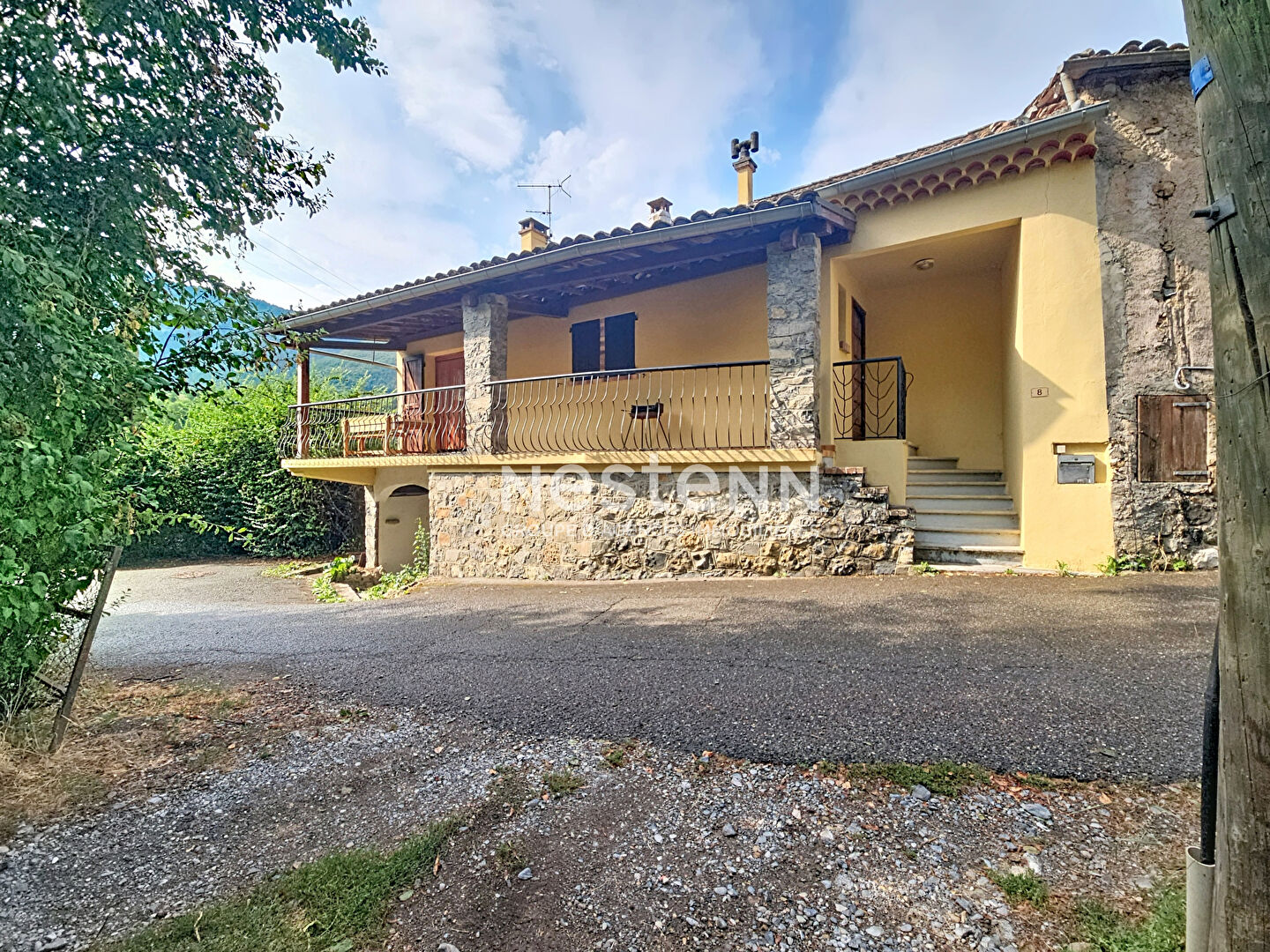 Maison 6 pièces 148 m² · à Bayons · 148 m² · 200 000 €