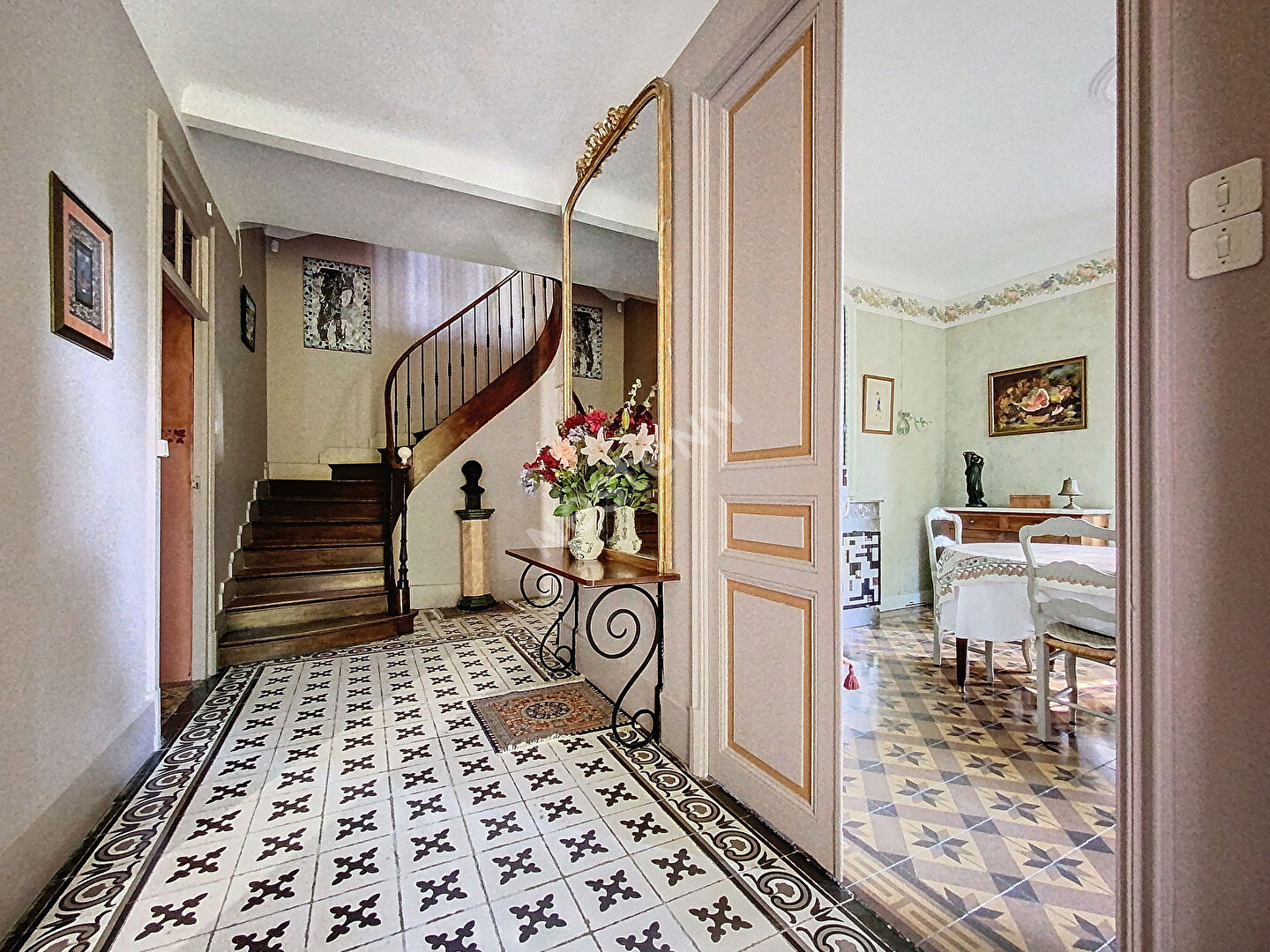Maison 14 pièces 295 m² · à Sisteron · 295 m² · 690 000 €