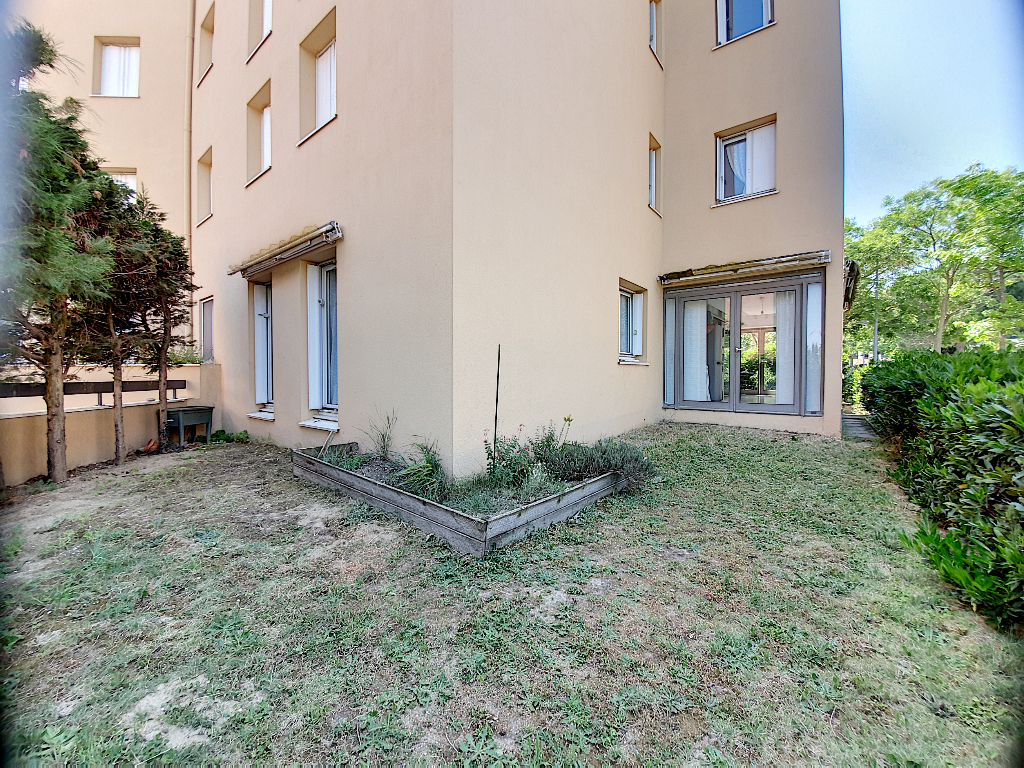 Exclusivite. Appartement T3 en rezdejardin a vendre