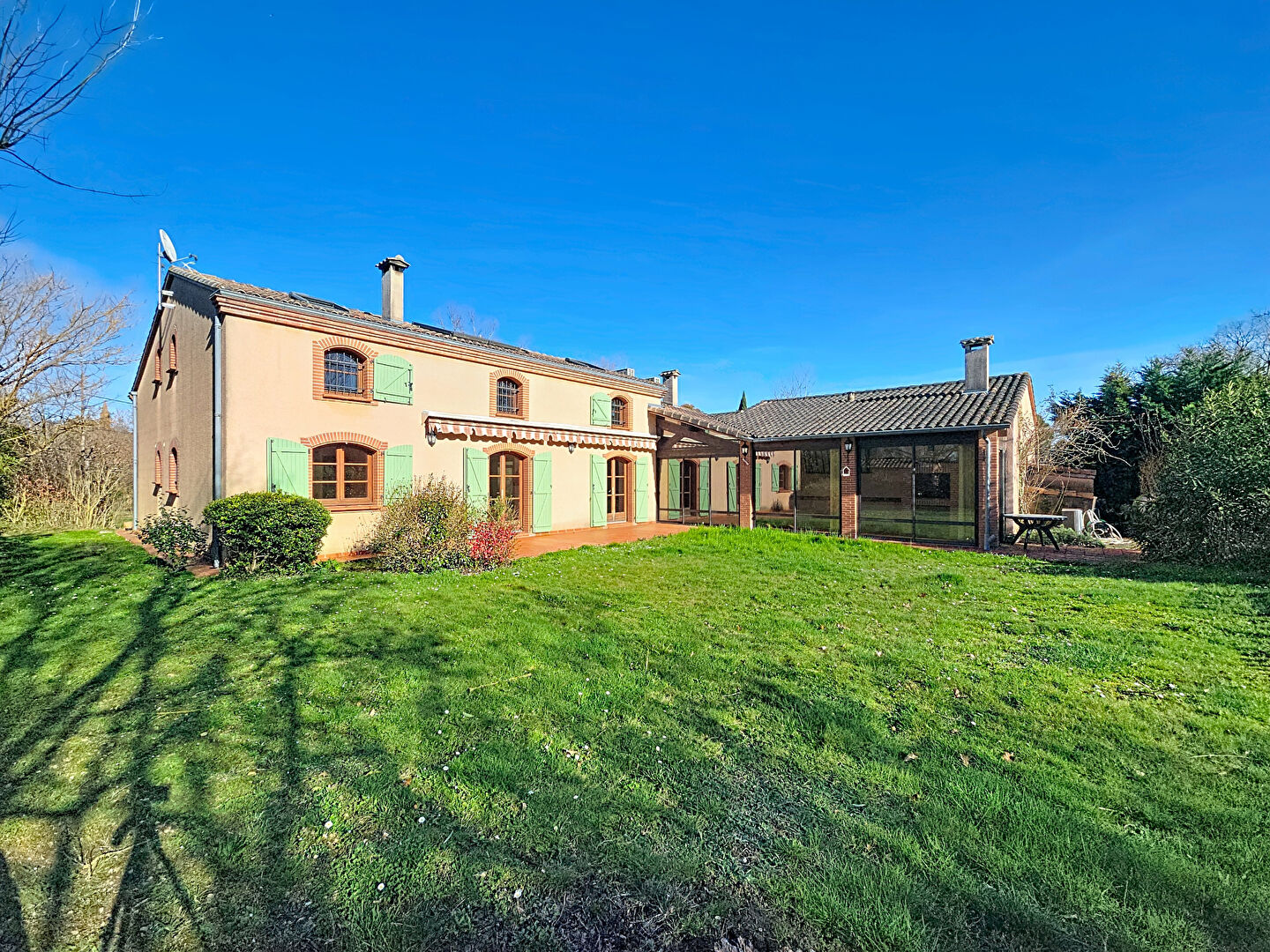 A vendre. Belberaud. Grande maison familiale 8 pièces de 206m² sur un terrain arboré de 2500m² avec piscine