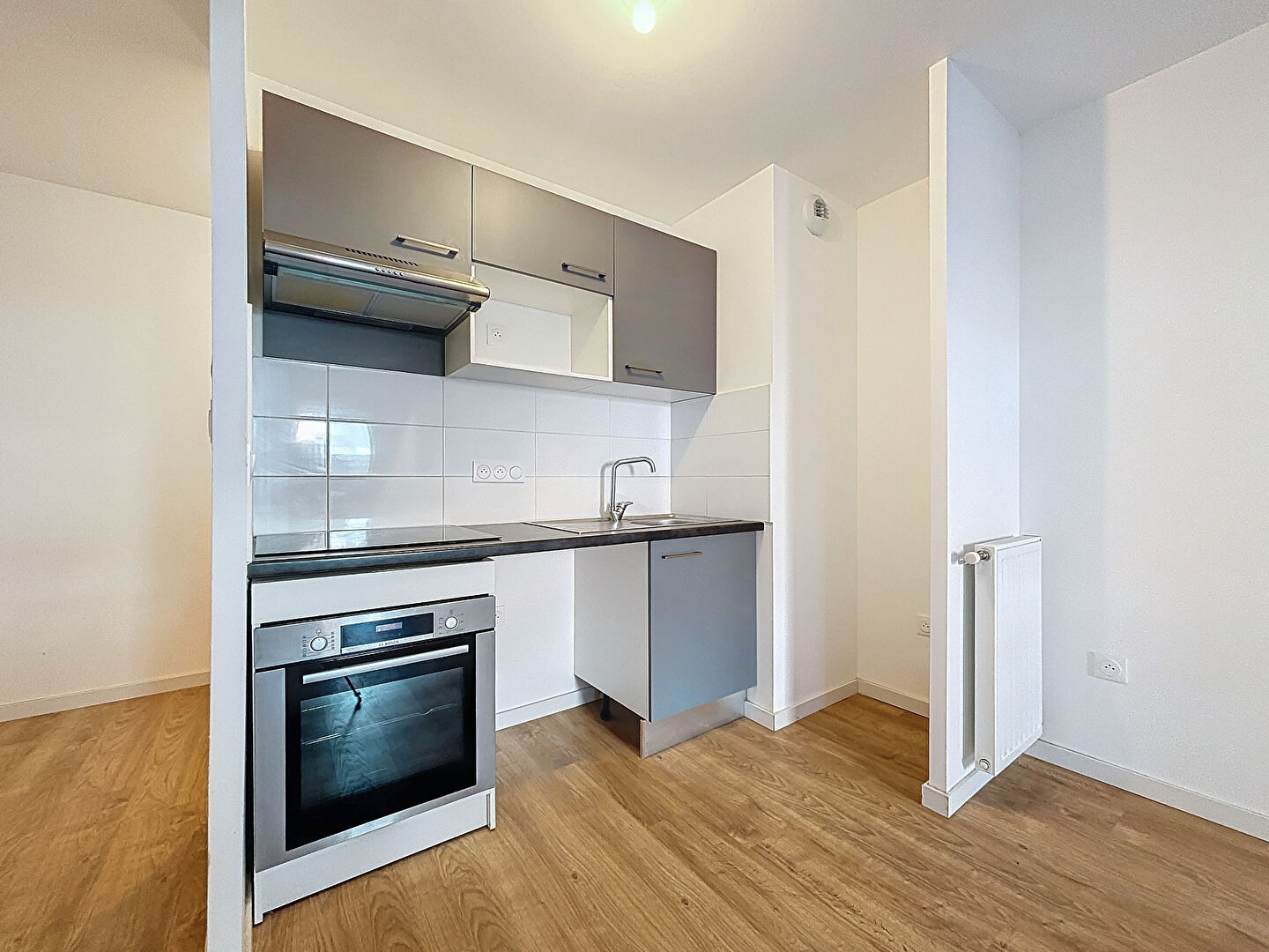 Exclusivité Nestenn Immobilier. Appartement 3 pièces de 63m² avec terrasse et parking en sous-sol à vendre au centre-ville de Castanet-Tolosan