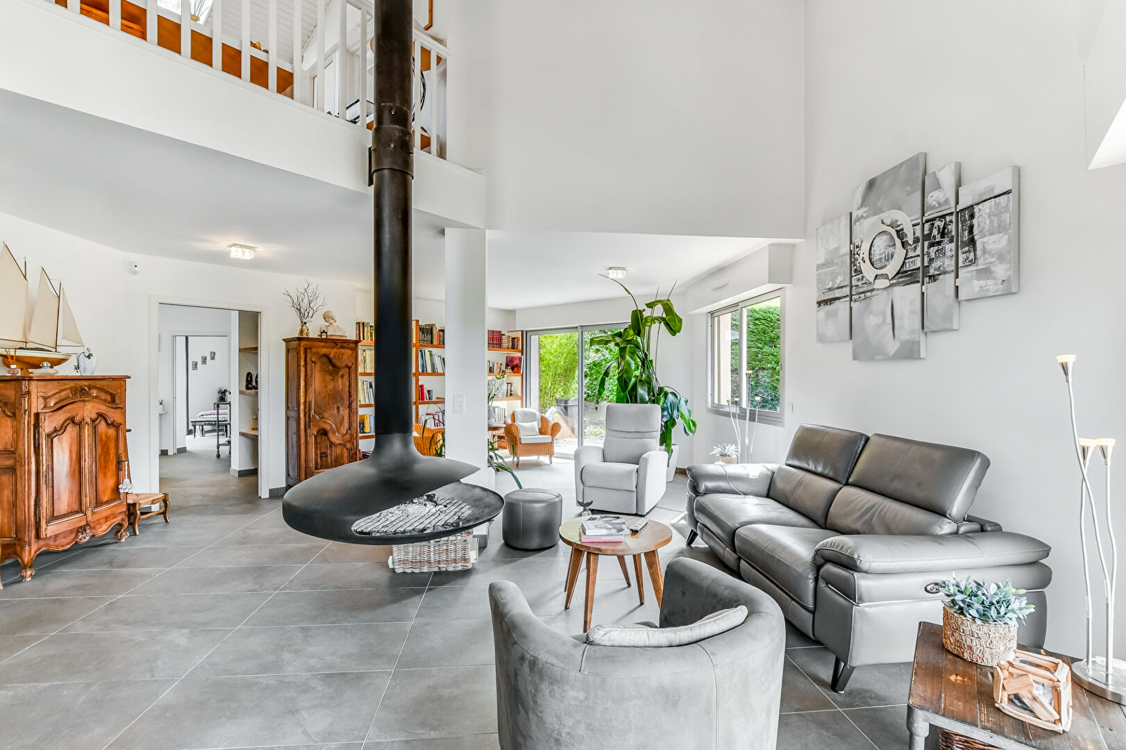 Belle maison d'architecte de 232m² habitables sur un terrain paysagé de 2600m² à vendre en exclusivité à Aureville