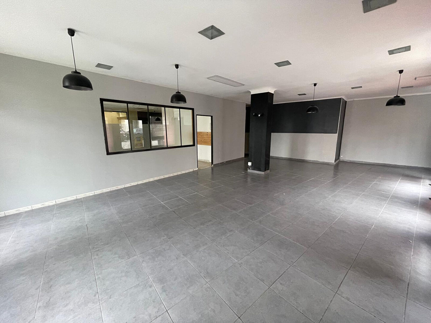 A VENDRE - Local commercial Doué En Anjou 395 m2 - D5732