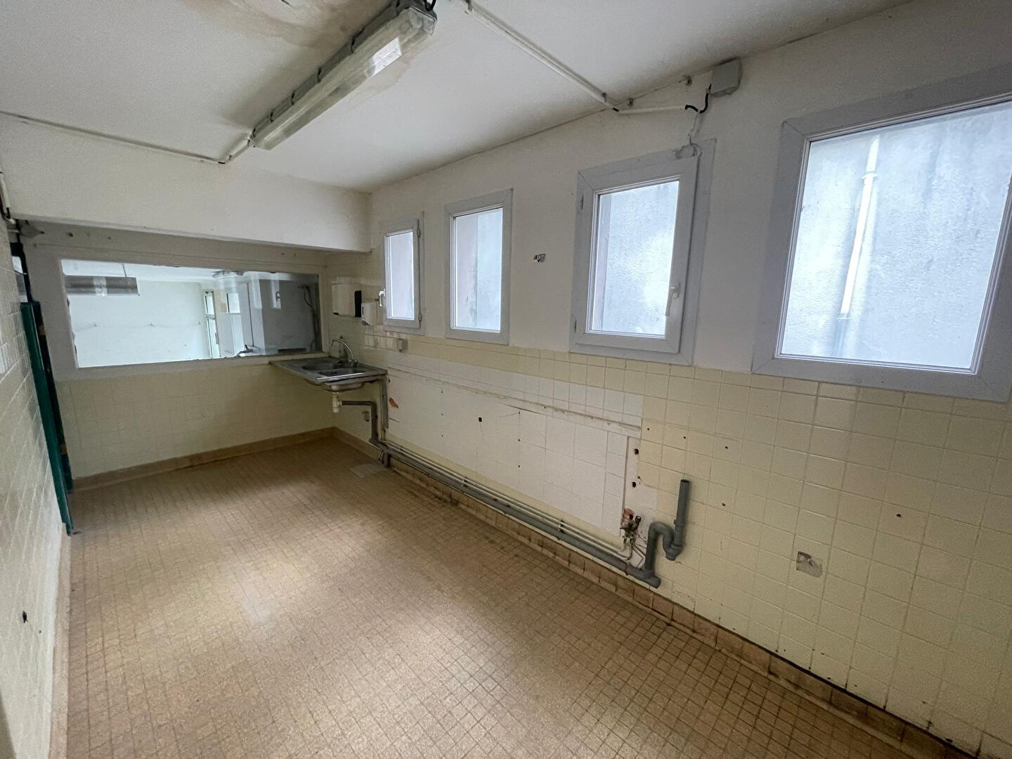 A VENDRE - Local commercial Doué En Anjou 395 m2 - D5732