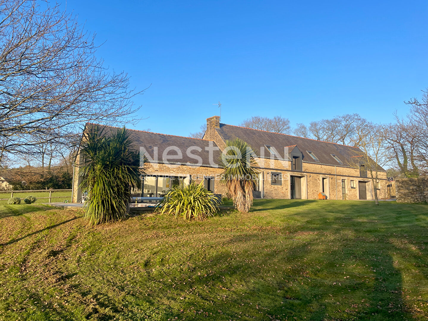 Longère rénovée d'environ 300 m² avec 7 hectares attenants / Bretagne Sud / Morbihan
