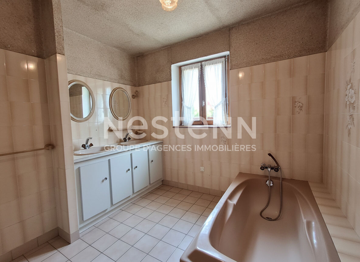 Charmante maison en pierre à vendre de 129 m² sur un terrain constructible de 2 700 m² / Morbihan / Bretagne