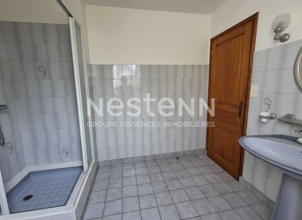 Charmante maison en pierre à vendre de 129 m² sur un terrain constructible de 2 700 m² / Morbihan / Bretagne