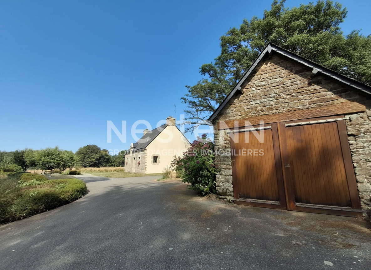 Charmante maison en pierre à vendre de 129 m² sur un terrain constructible de 2 700 m² / Morbihan / Bretagne