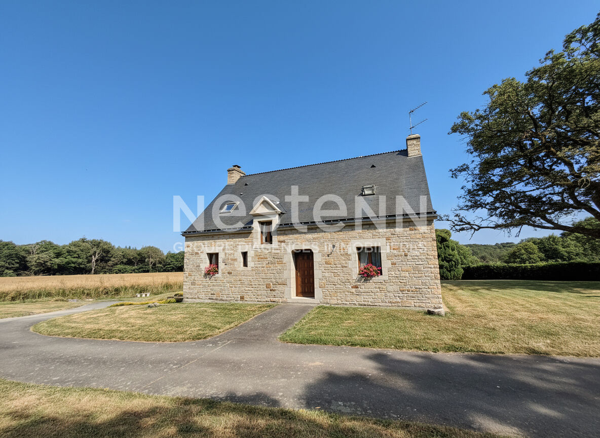 Charmante maison en pierre à vendre de 129 m² sur un terrain constructible de 2 700 m² / Morbihan / Bretagne