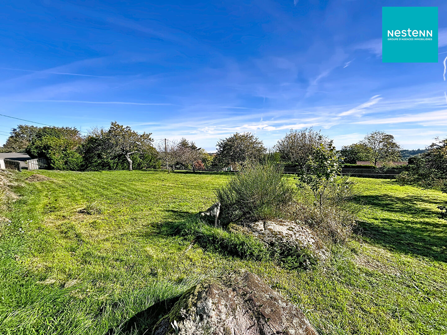 Terrain viabilisé - plat - hors lotissement - Saint Jean Soleymieux 1239 m² · 100 000 €