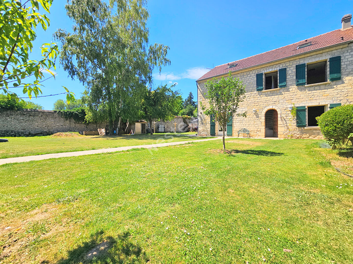 Maison 8 pièces 207 m² · à Moussy · 207 m² · 469 900 €