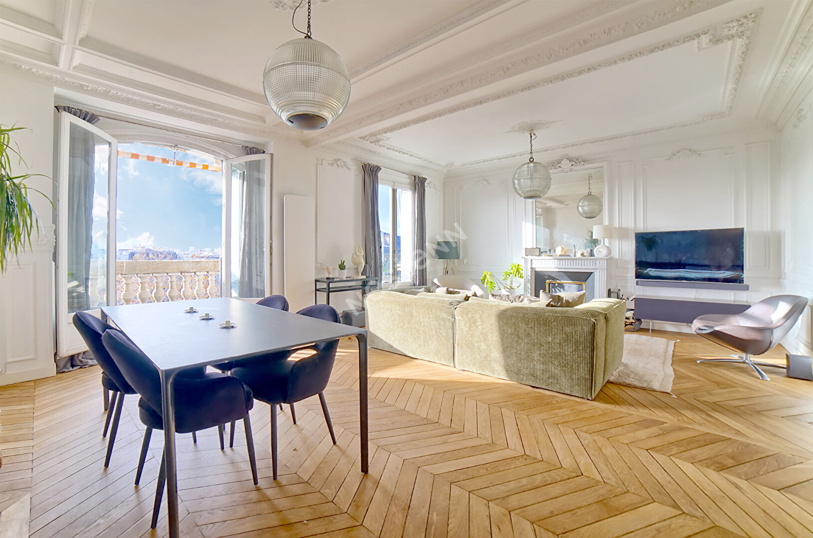 Hôtel de ville  4 Pièces  95 m² avec 2 Balcons