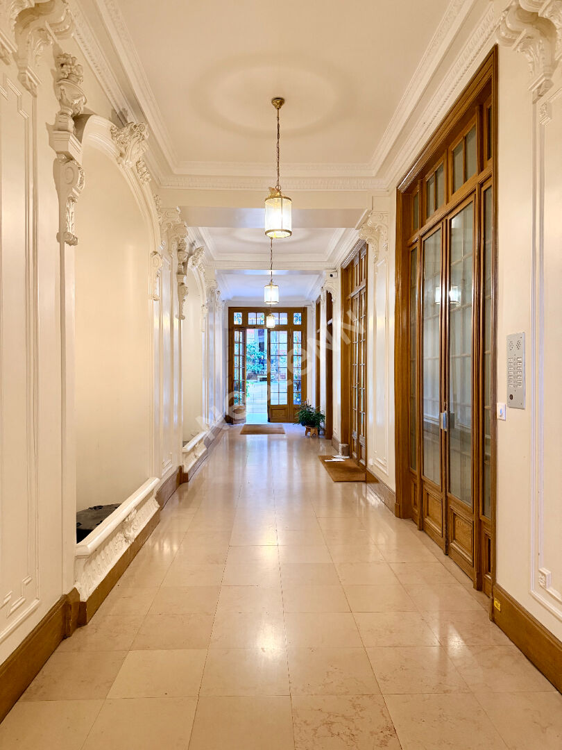 Hôtel de ville  4 Pièces  95 m² avec 2 Balcons