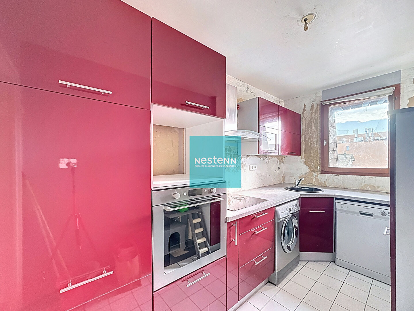 Appartement F3 avec balcon et place de parking en sous-sol, à 2 minutes à pied de la gare, proche de toutes commodités.