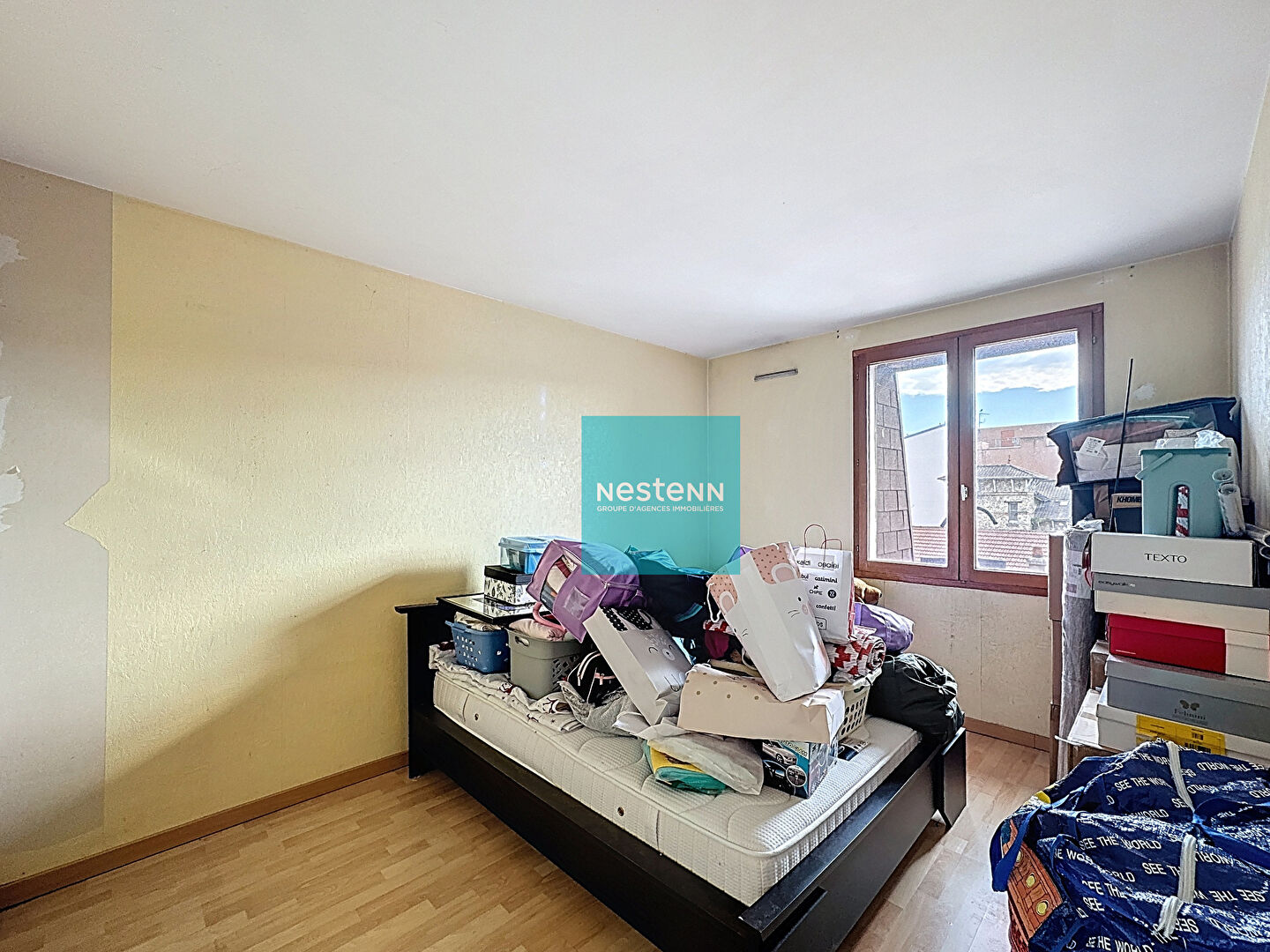 Appartement F3 avec balcon et place de parking en sous-sol, à 2 minutes à pied de la gare, proche de toutes commodités.
