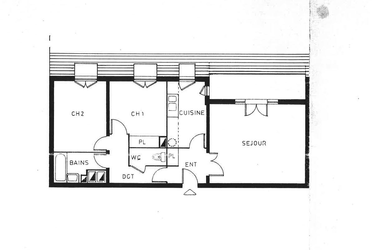 Appartement F3 avec balcon et place de parking en sous-sol, à 2 minutes à pied de la gare, proche de toutes commodités.