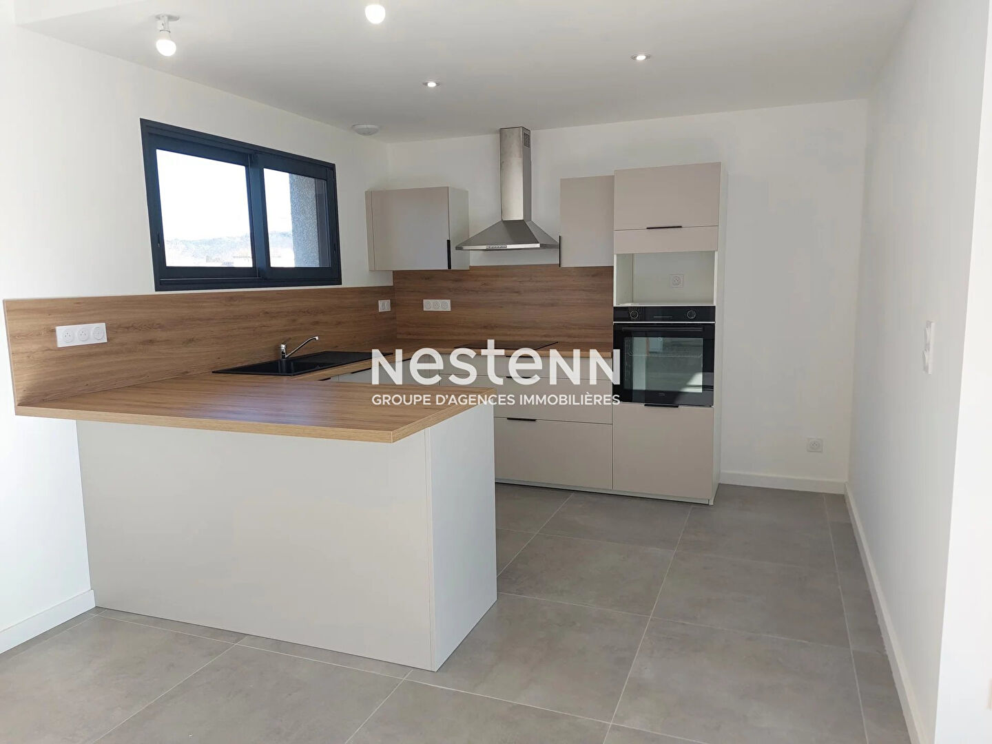 A VENDRE - PINS-JUSTARET -  Villa  de Type 5  de 113 m²  - entièrement neuve