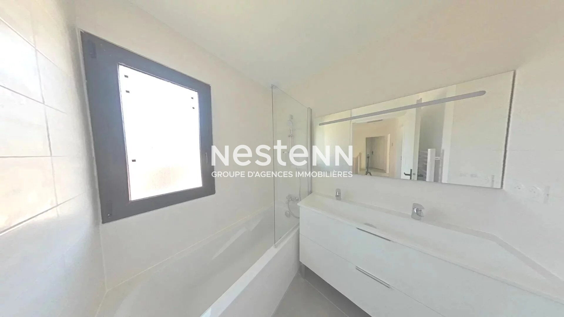 A VENDRE - PINS-JUSTARET -  Villa  de Type 5  de 113 m²  - entièrement neuve