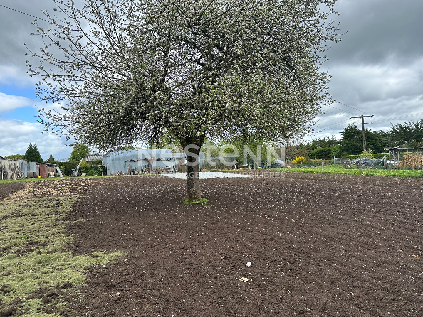 Terrain Questembert, commerces et écoles à pied, 1000 m² · 118 000 €