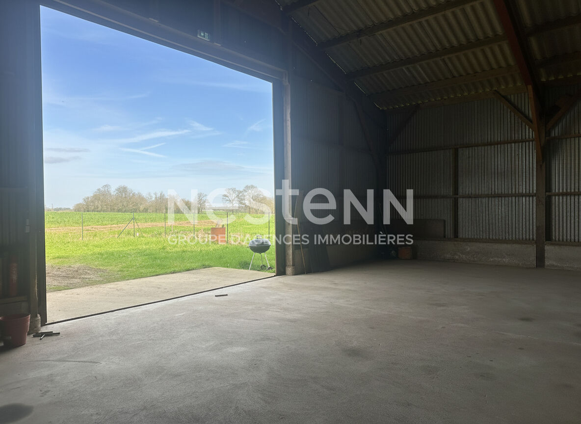 Bâtiment 300 m², sur 1200 m² terrain, idéal stockage.