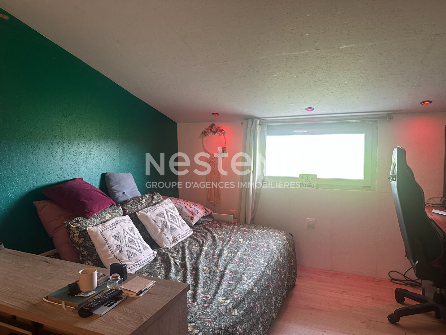 Bâtiment 300 m², sur 1200 m² terrain, idéal stockage.