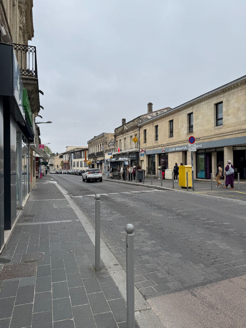 Local commercial 128 m² · à Pessac · 128 m² · 30 000 €