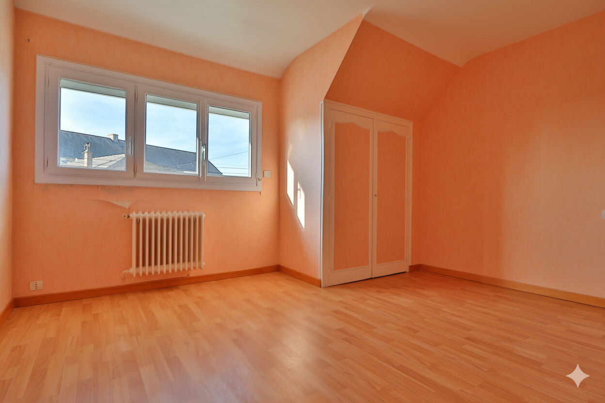 Maison familiale au coeur du bourg de l'Immaculée, Saint-Nazaire - Garage et jardin