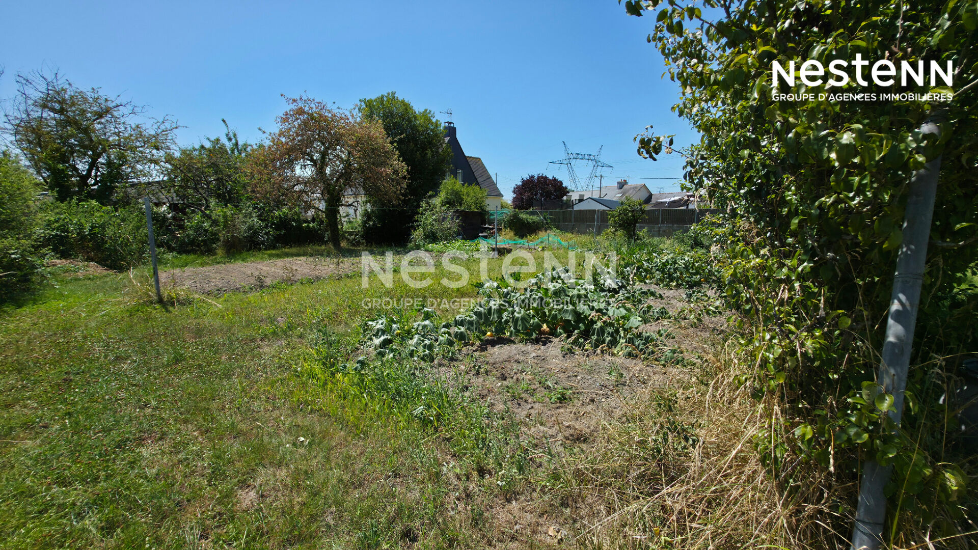 Terrain constructible de 601m² avec un belle façade de plus de 20m libre de constructeur en campagne de Trignac · 96 900 €