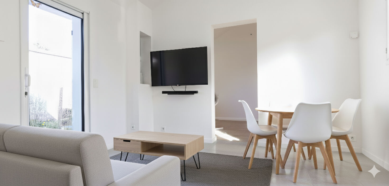 Maison de plain-pied 1 chambre, idéalement située, proche mer, sur un terrain d'environ 100 m²