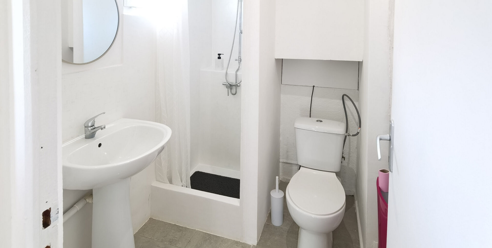 Maison de plain-pied 1 chambre, idéalement située, proche mer, sur un terrain d'environ 100 m²