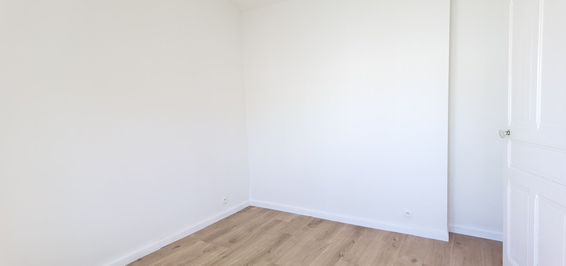 Maison de plain-pied 1 chambre, idéalement située, proche mer, sur un terrain d'environ 100 m²