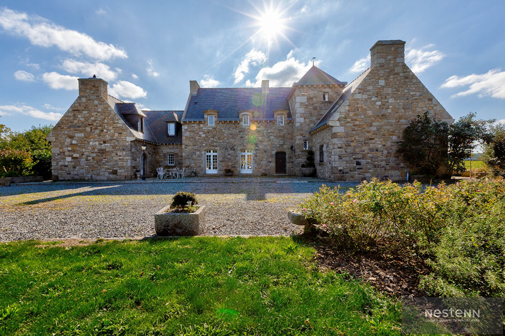 Demeure de prestige sur 1.5 hectares avec étang, dépendance et parc paysager -Trégueux (Baie de Saint-Brieuc)