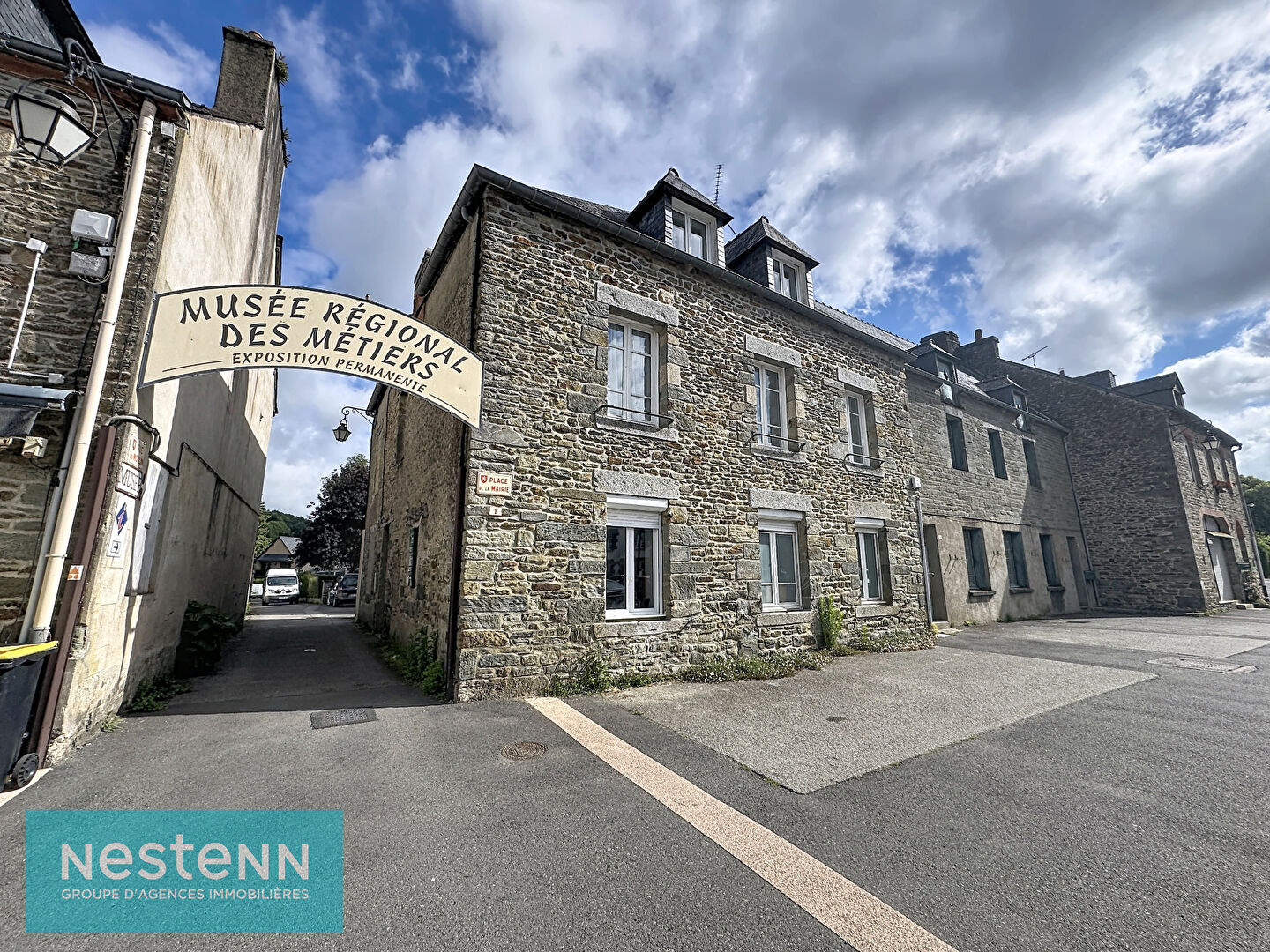 Immeuble 3 pièces · à La Cheze · 276 910 €