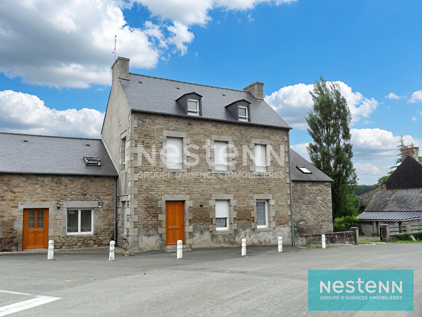 Immeuble 9 pièces 325 m² · à Quintin · 325 m² · 470 550 €