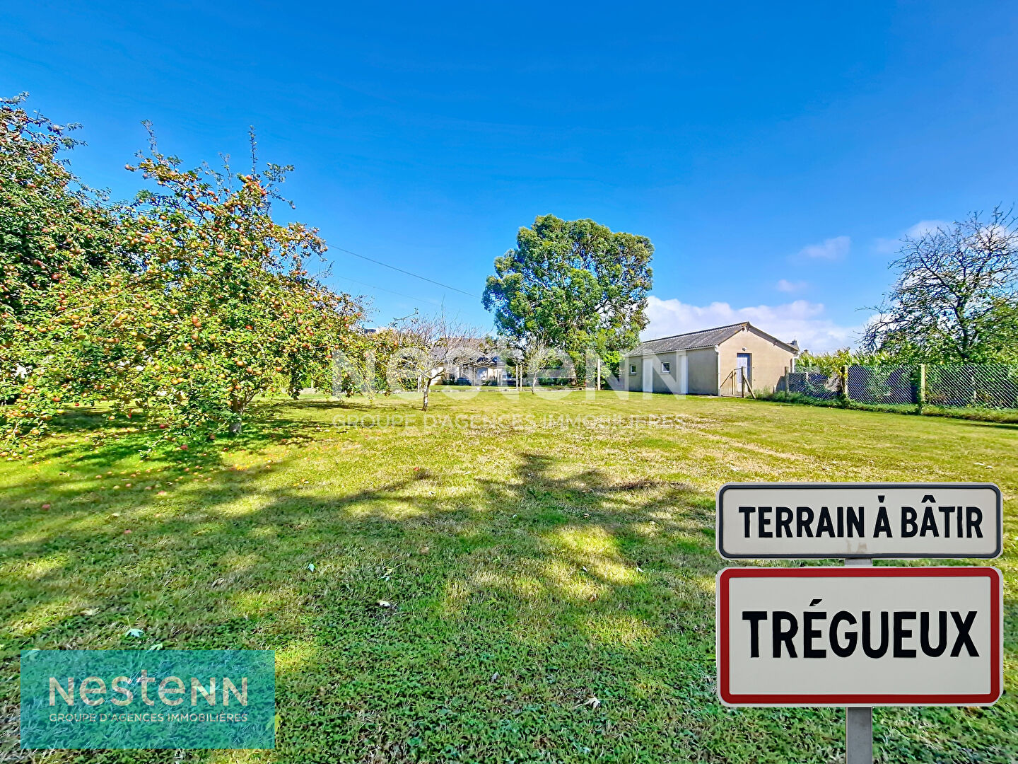 A VENDRE - TREGUEUX - Terrain constructible de 893 m²- hors lotissement - libre de constructeur · 85 730 €