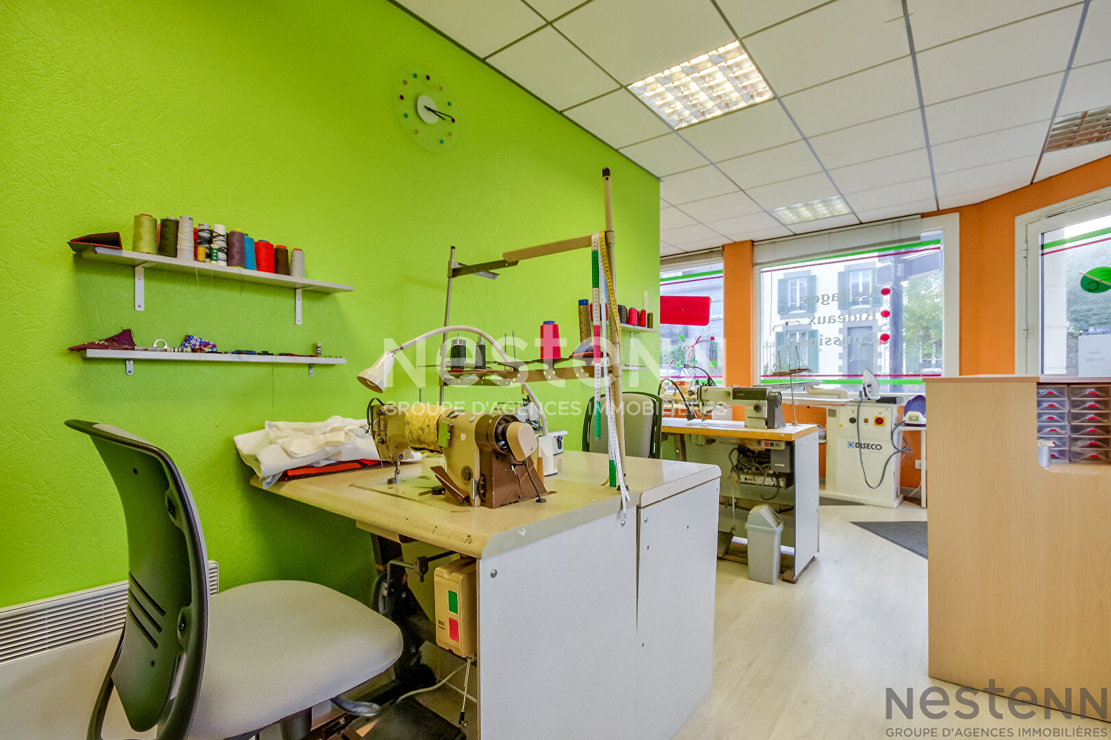 VENTE - LOCAL COMMERCIAL ENTIÈREMENT RÉNOVÉE EMPLACEMENT PREMIUM