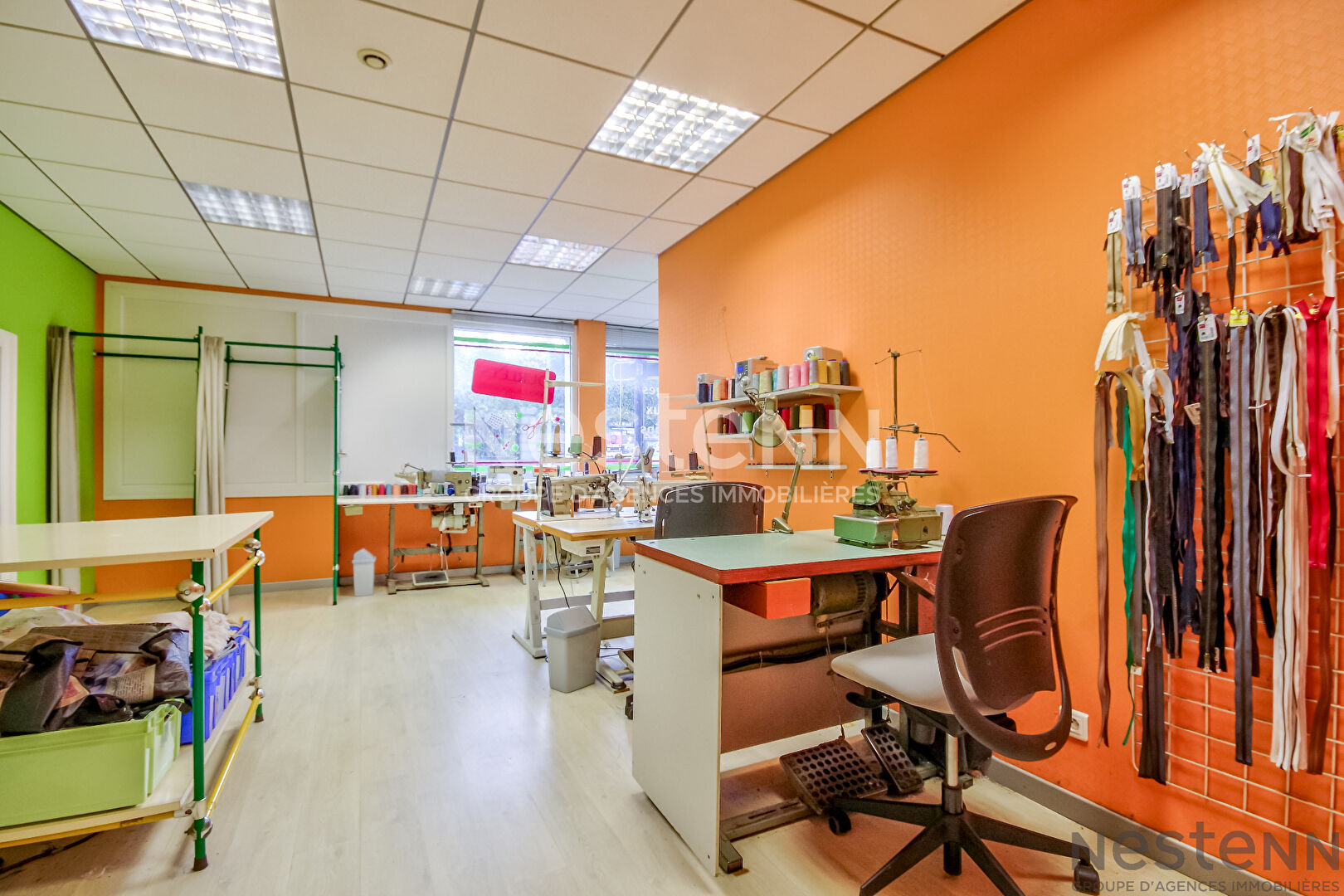 VENTE - LOCAL COMMERCIAL ENTIÈREMENT RÉNOVÉE EMPLACEMENT PREMIUM