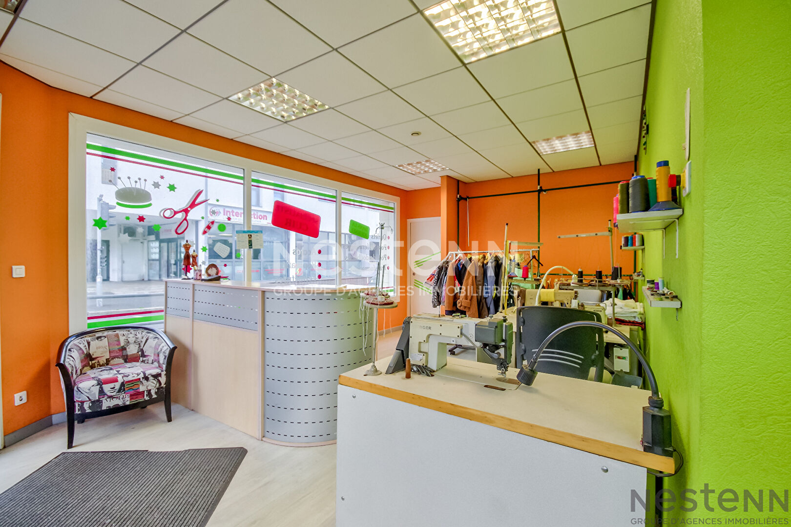 VENTE - LOCAL COMMERCIAL ENTIÈREMENT RÉNOVÉE EMPLACEMENT PREMIUM