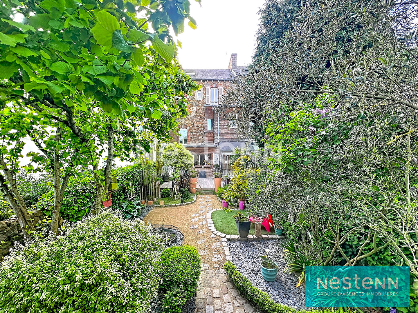 MAISON BOURGEOISE 5 CHAMBRES PROCHE GARE AVEC JARDIN CLOS ET GARAGE