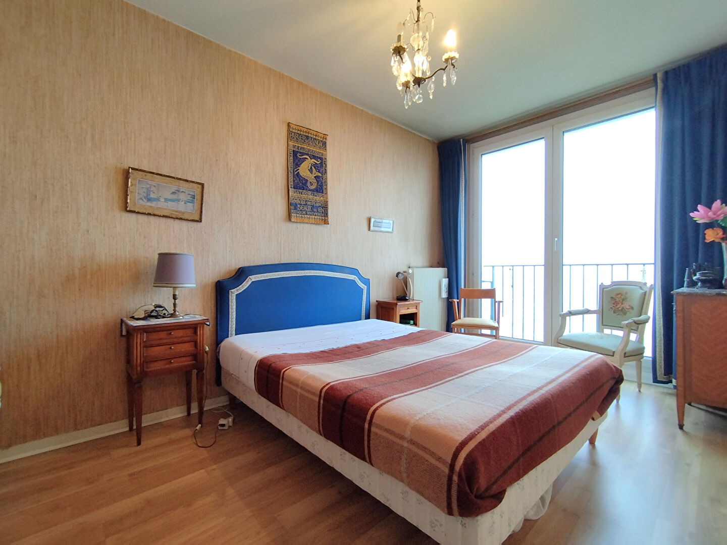 Appartement Rive du Cher avec balcon - Tours T5 proximité tram, Fil Bleu, commerces, écoles