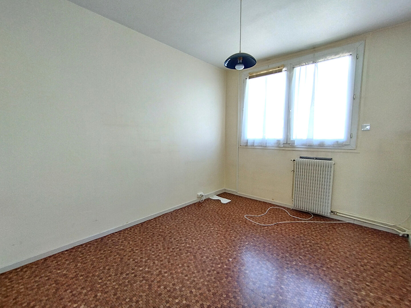 Appartement Rive du Cher avec balcon - Tours T5 proximité tram, Fil Bleu, commerces, écoles