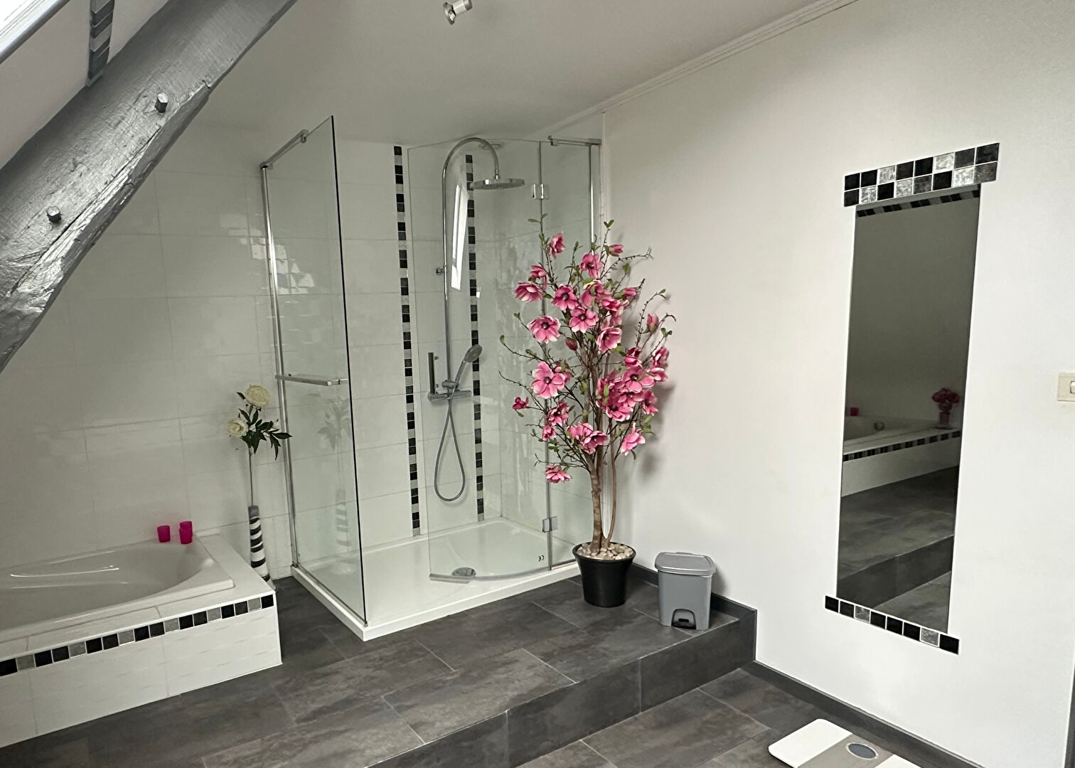 Maison de maître de charme entièrement rénovée de 152 m² à Saint-Épain
