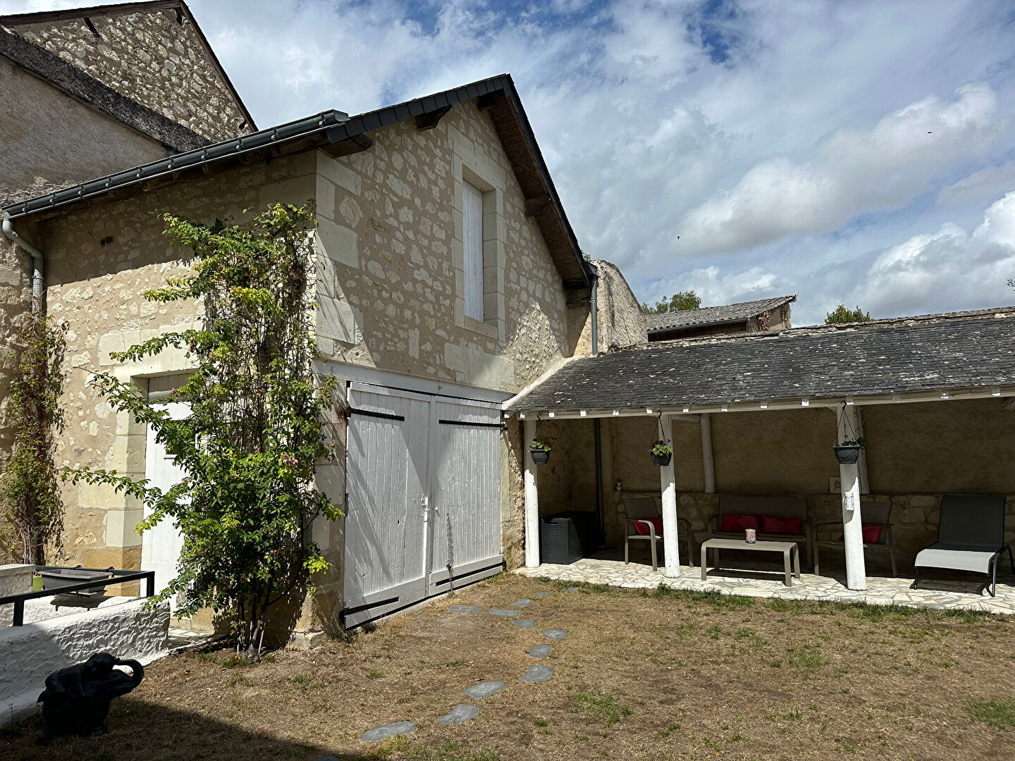 Maison de maître de charme entièrement rénovée de 152 m² à Saint-Épain