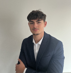 Lukas L.