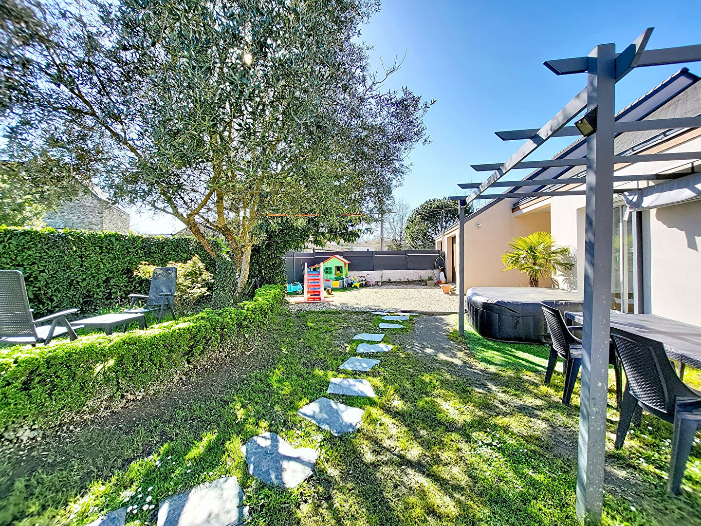 Maison 5 pièces 134 m² · à Carquefou · 134 m² · 438 000 €