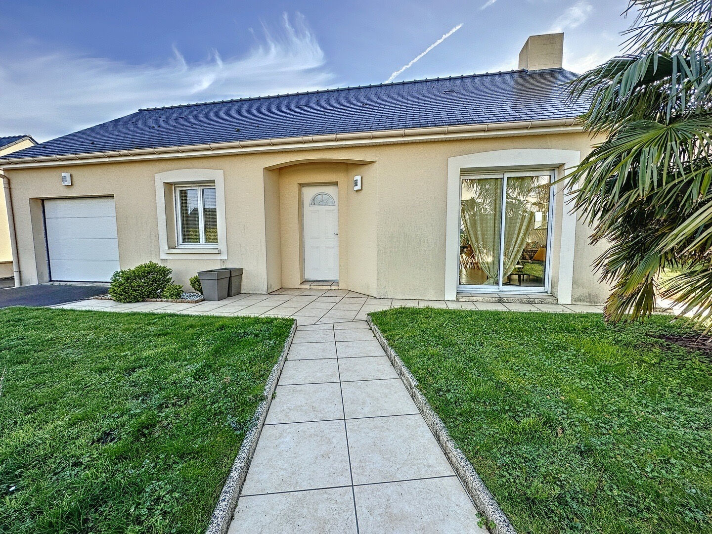 Maison a vendre a Mesanger avec 4 chambres, garage et jardin.