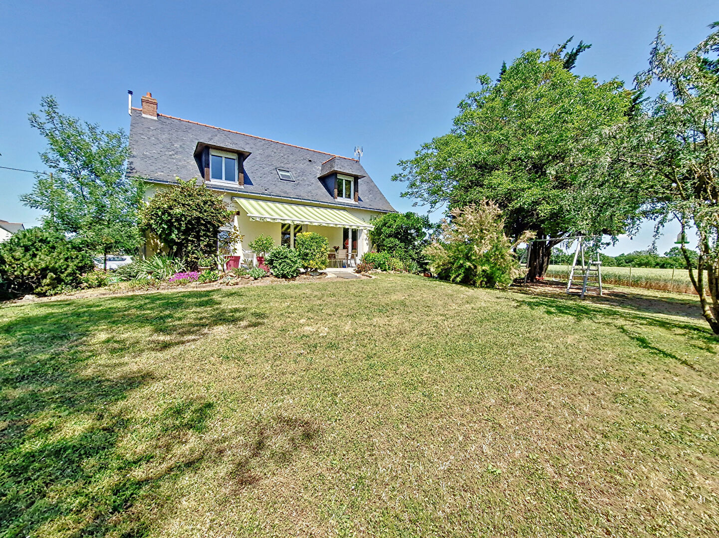 Maison a vendre a Loireauxence, 6 chambres et grand terrain