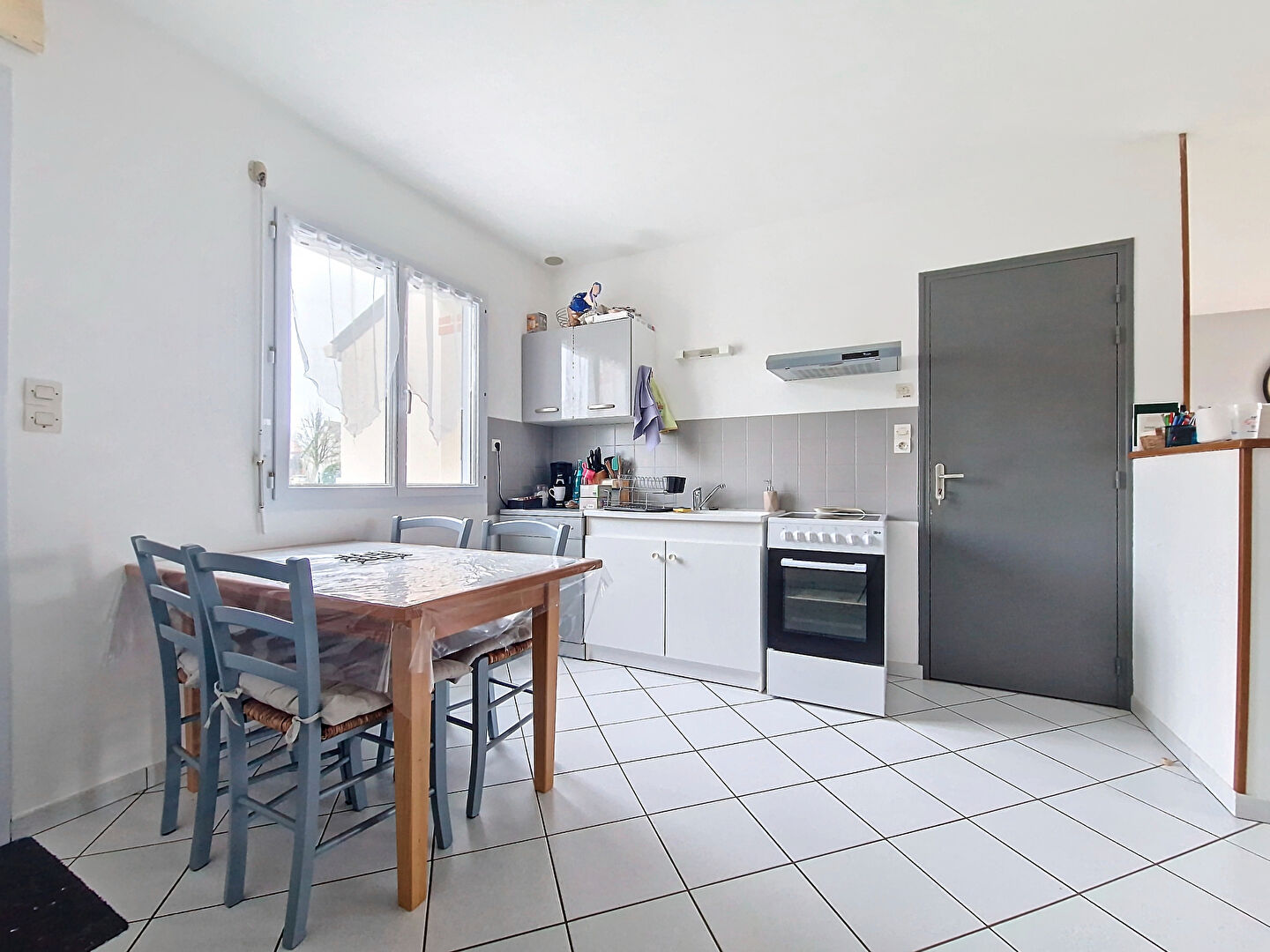 Maison a vendre a Pouille Les Coteaux, au calme, deux chambres, jardin